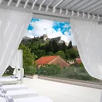 Sansa Villa *
