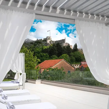 Sansa Villa *